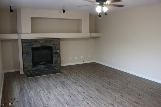Building Photo - 2404 Alma Lidia Ave