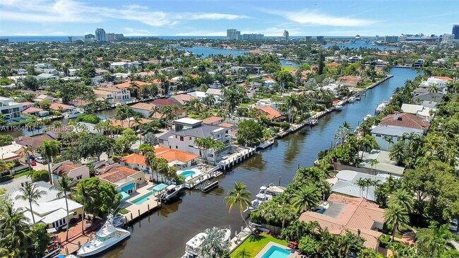 Building Photo - 325 Bontona Ave