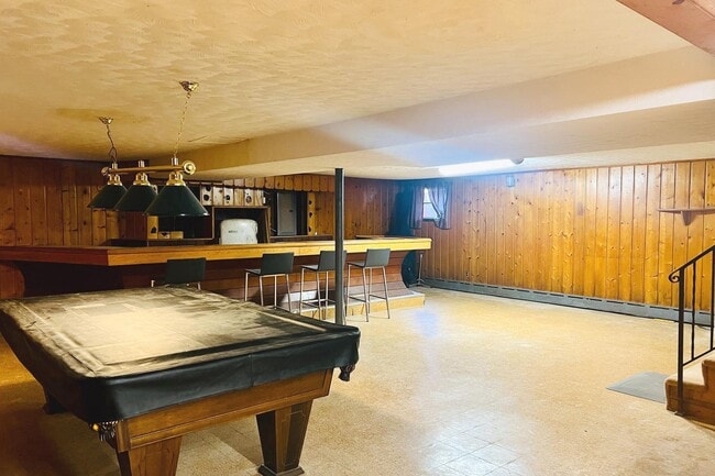 Building Photo - 3900 Laurel Rd