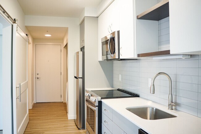 Building Photo - Stunning 1-Bedroom w W/D + Balcony Ready Mid-June!