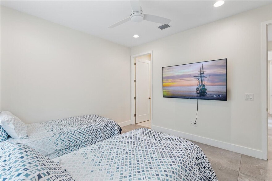 Building Photo - 15377 Green River Ct