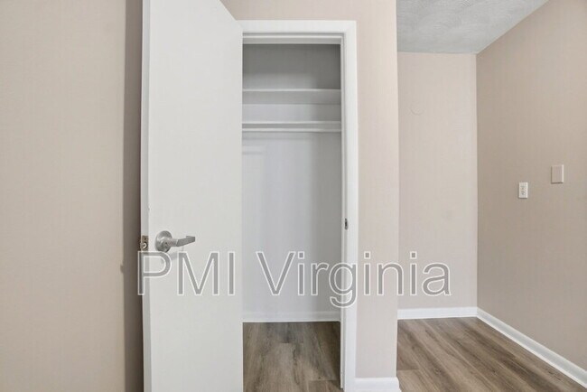 Building Photo - 1109 Hillside Ave