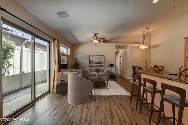 Building Photo - 915 Gail Gardner Way