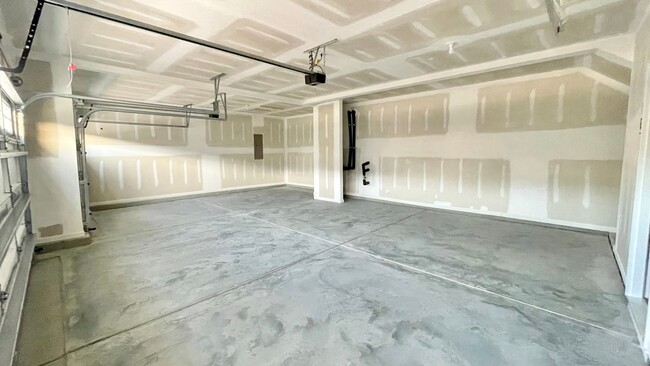 Building Photo - 1246 Ainslie Pl Rd