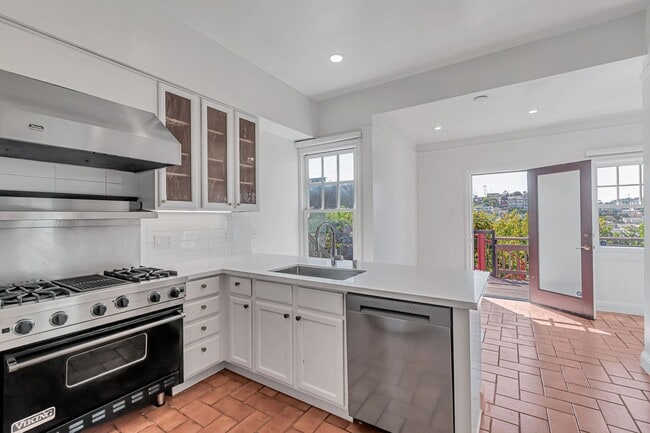 Building Photo - Charming Four Bedroom Home in Potrero Hill...