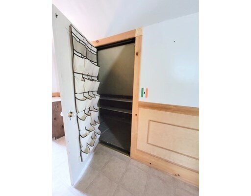 Building Photo - 33 Oak St