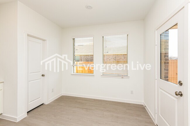 Building Photo - 1220 Dragon Wy