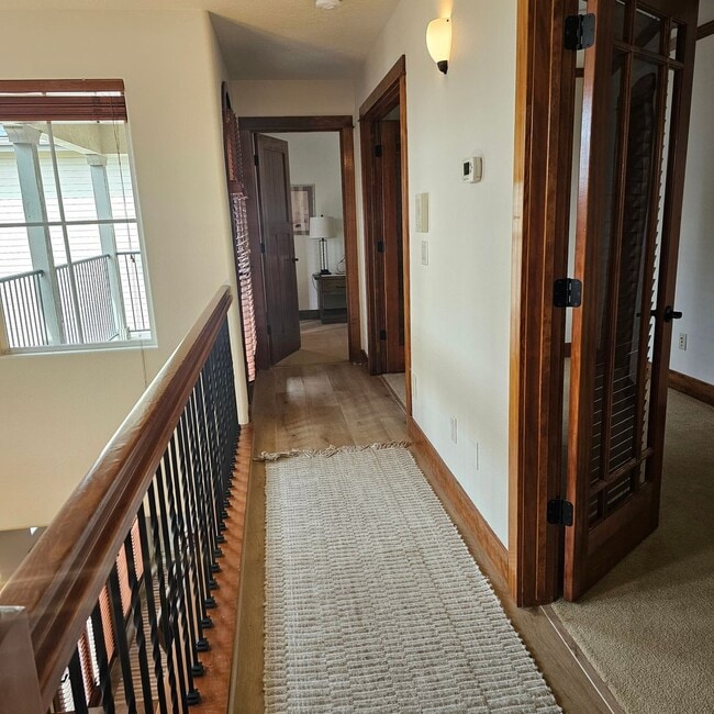 Building Photo - Gorgeous fully furnished home in downtown Eagle!