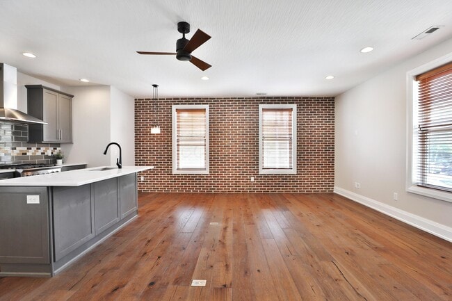 Building Photo - 1012 Ewing Alley