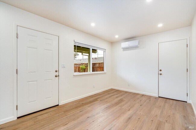 Building Photo - 310 Boyce St