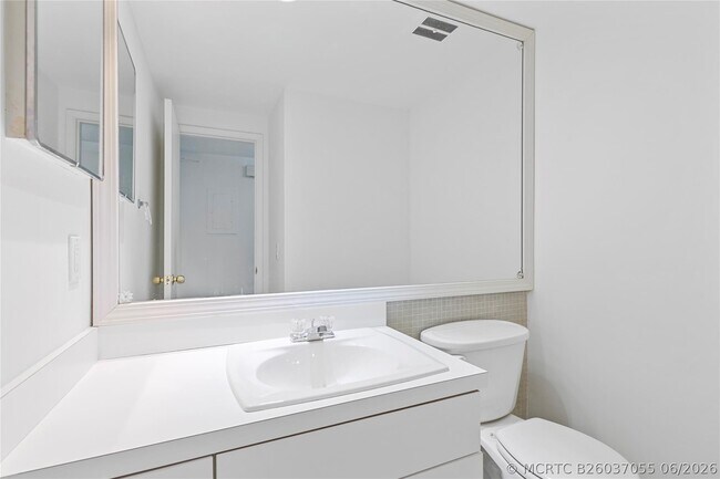 Building Photo - 3800 Galt Ocean Dr