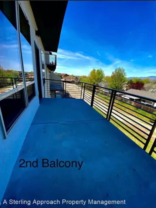 Building Photo - Close to Micron! Luxury Town Home With Two...