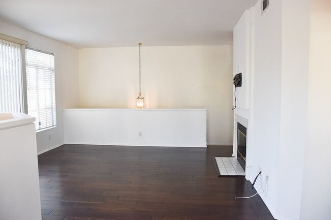 Building Photo - 8215 E White Oak Ridge