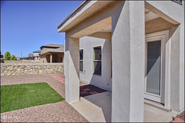 Building Photo - 14664 Sunny Land Ave