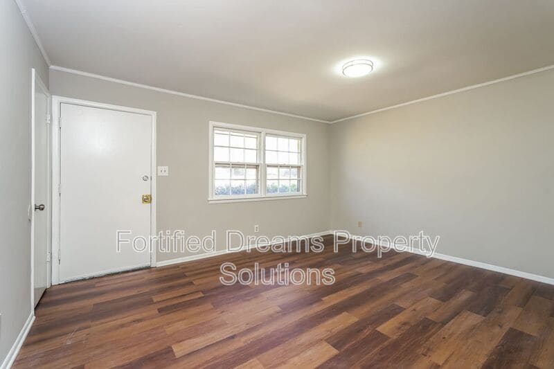 Building Photo - 1316 Pleasant St