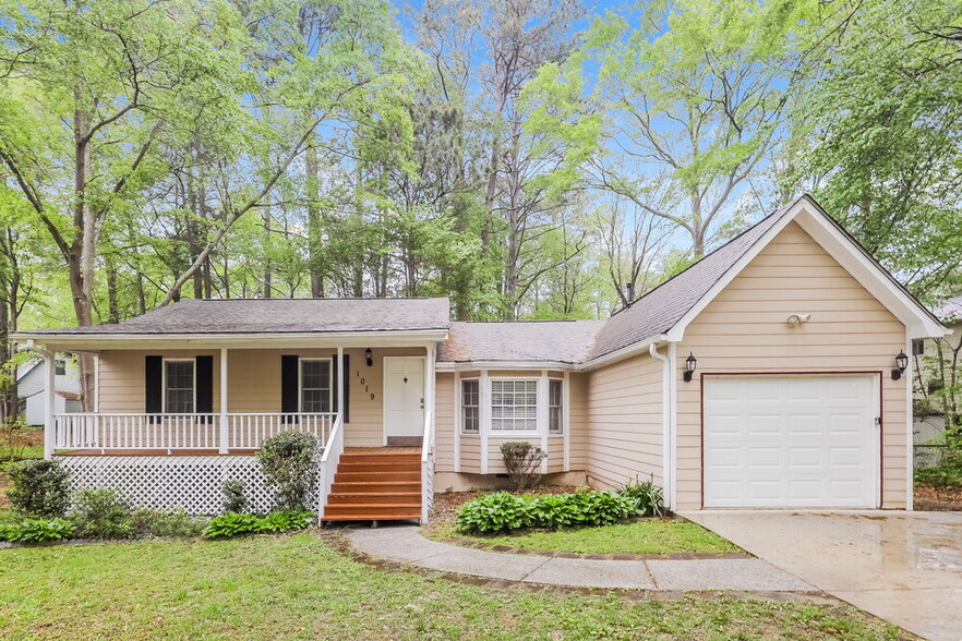 Primary Photo - 1019 River Stone Ct