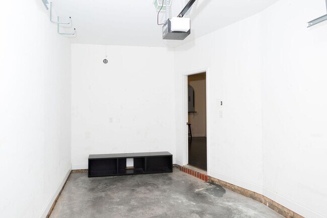 Building Photo - 4988 Wyngate Village Dr