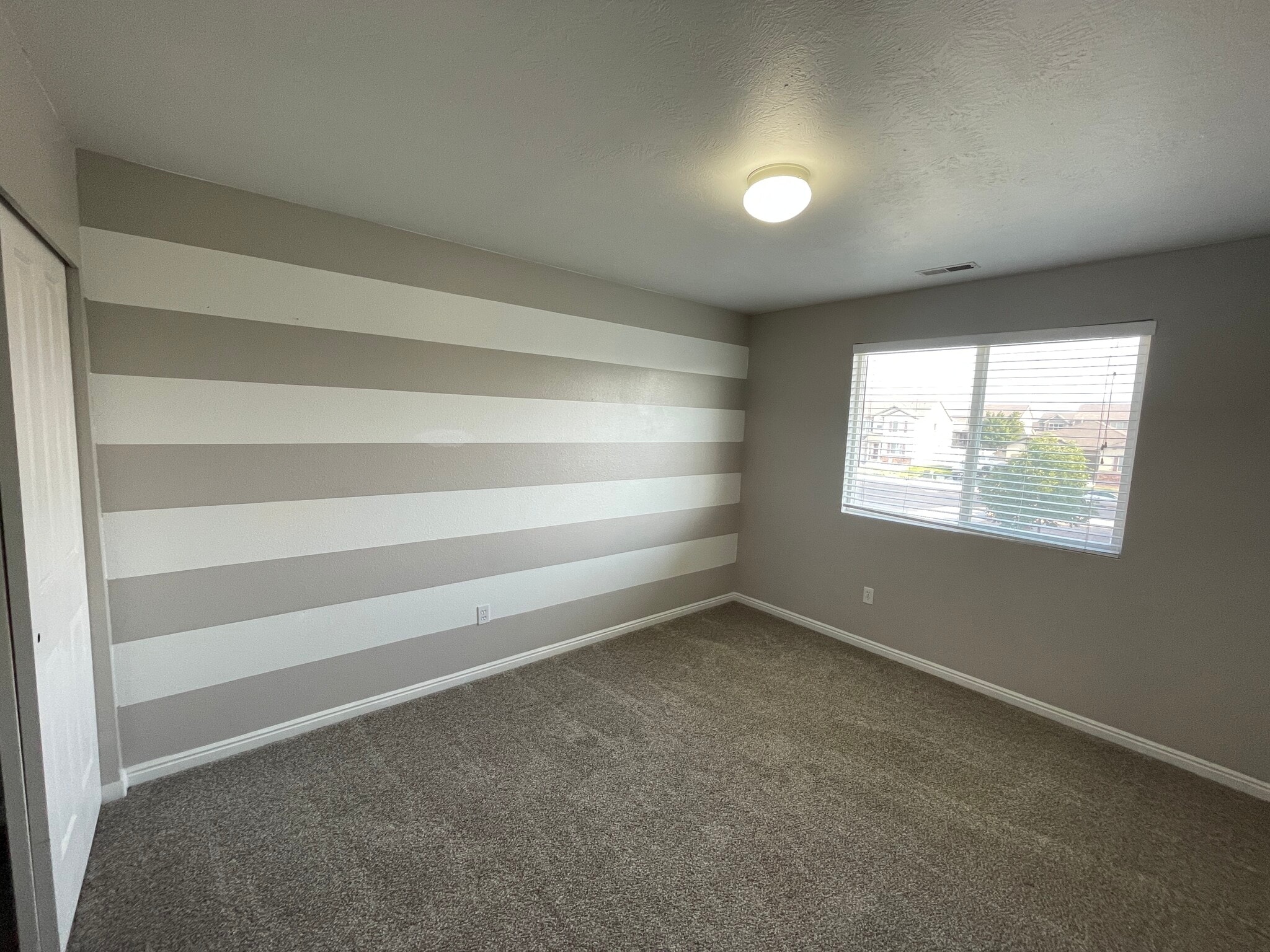 Building Photo - 435 W Regatta Ln
