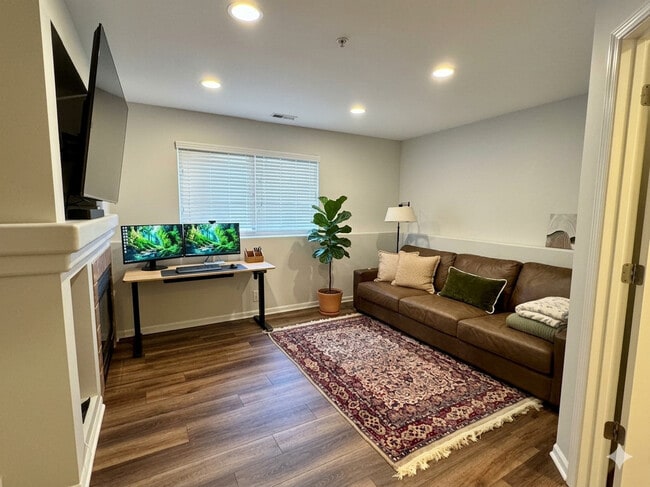 Building Photo - 121 Rosehall Dr