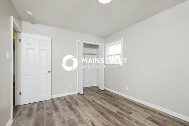 Building Photo - 3 Bedroom Pet-Friendly Home in GREENSBORO, NC with Main Street Renewal