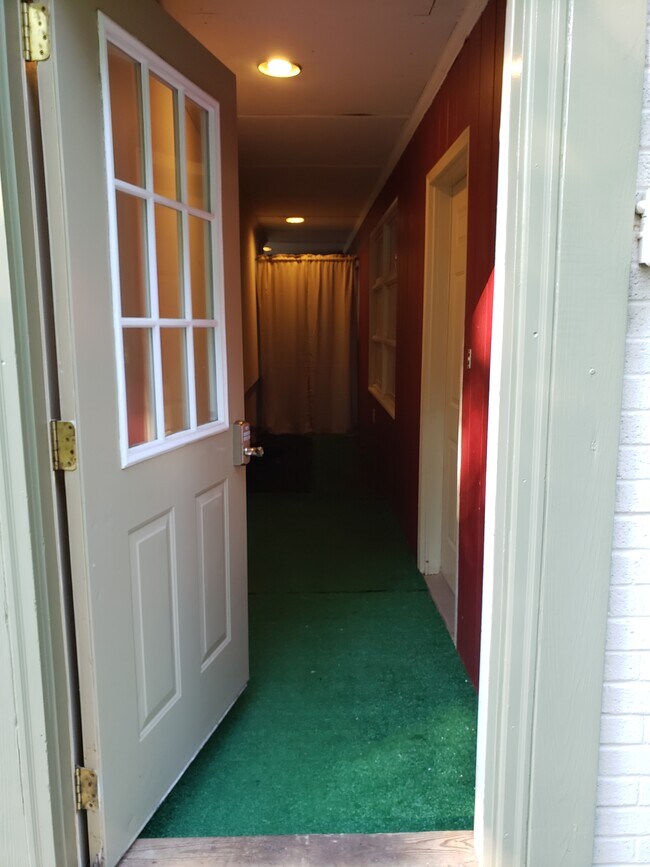 Building Photo - 94 Range End Manor
