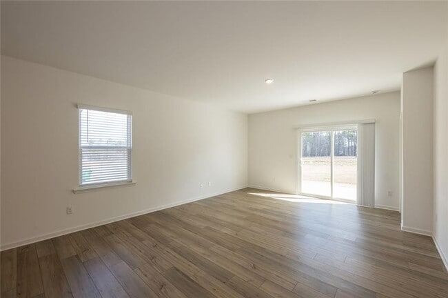 Building Photo - 895 Gelderland Dr