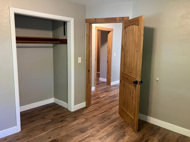 Building Photo - Cozy Three Bedroom Home in South Salem