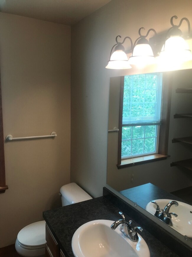 Building Photo - Spacious 4 Bedroom 2.5 Bath Home in River Rock