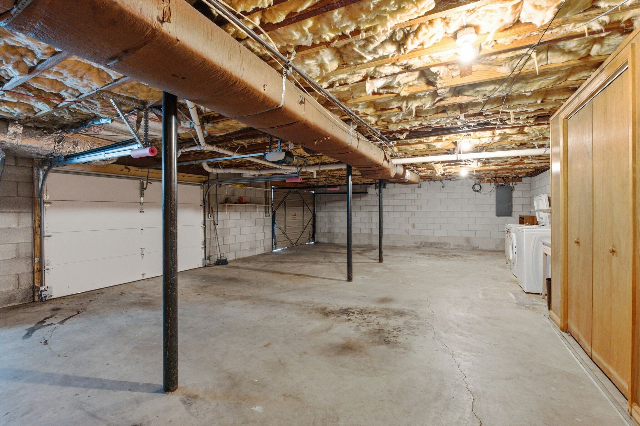 Building Photo - 2614 Edge O Lake Dr