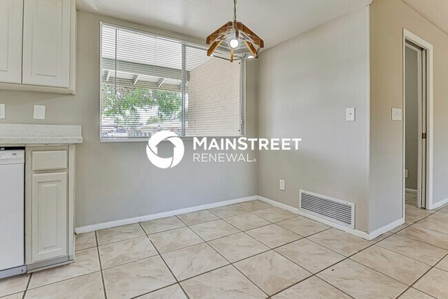 Building Photo - 4 Bedroom Pet-Friendly Home in Mesa, AZ with Main Street Renewal