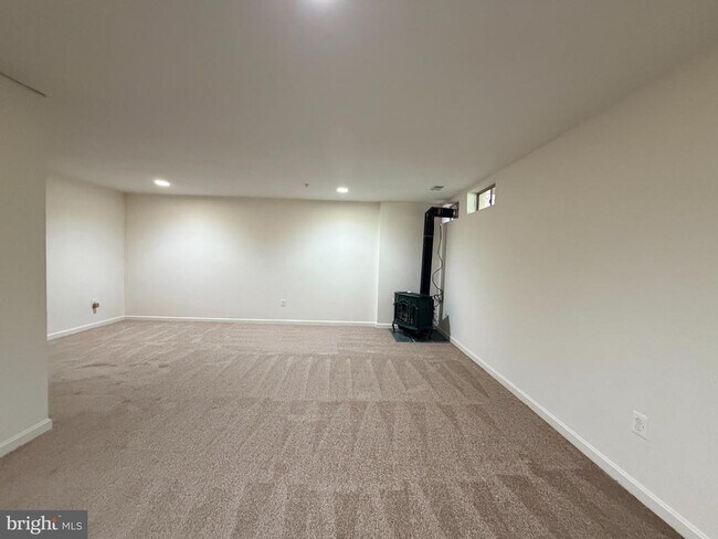 Building Photo - 125 Hidden Hill Cir