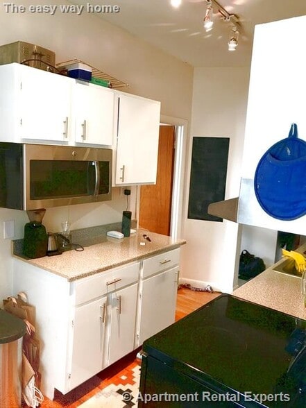 Building Photo - 3 Calvin St