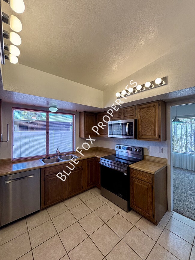 Building Photo - 7551 E La Cienega Dr