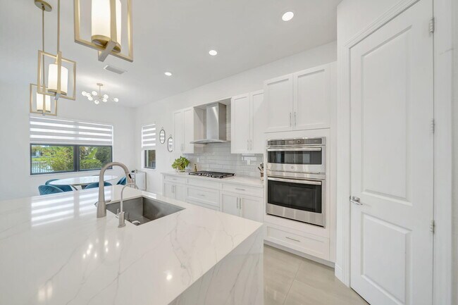 Building Photo - 12055 Lake Trail Ln
