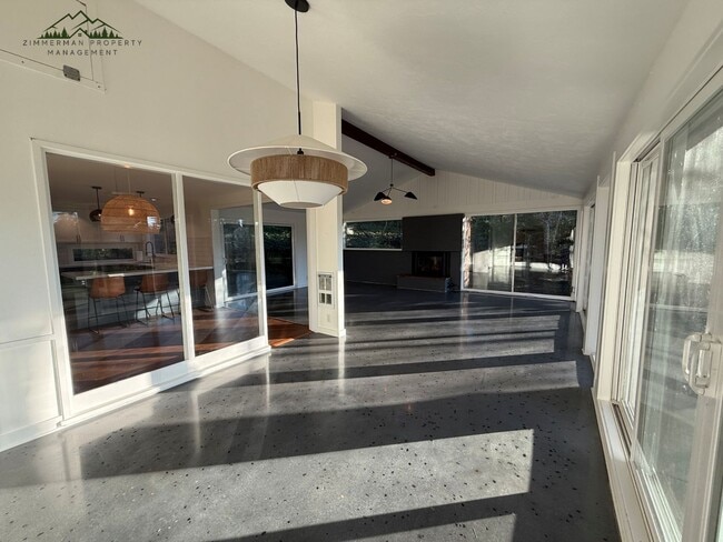 Building Photo - 1808 E 28th Ave