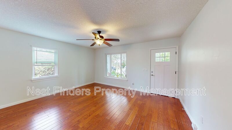 Building Photo - 421 7th Ave S