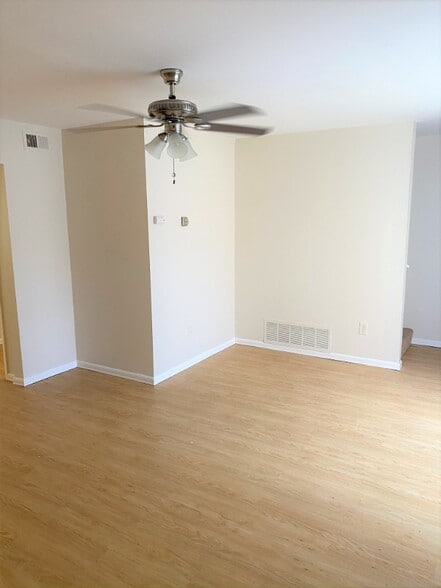 Building Photo - 973 Mission Dr