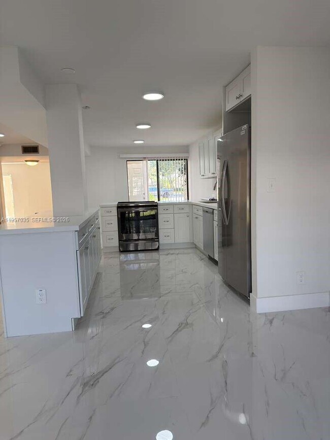 Building Photo - 9719 N New River Canal Rd