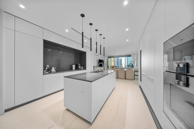 Building Photo - 300 Biscayne Blvd Way