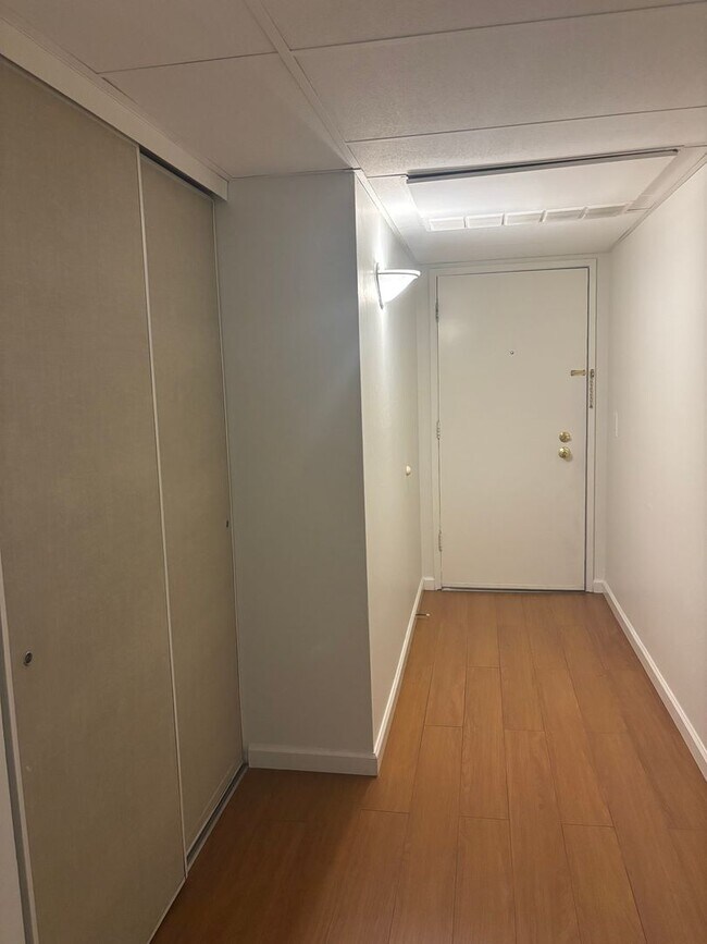 Building Photo - Spacious Upgraded Condo in The Keys – Waln...