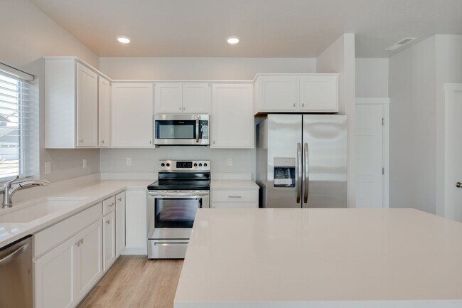 Building Photo - This gorgeous 3 bedroom, 2.5 bath townhome is 1440 square feet of HOME!