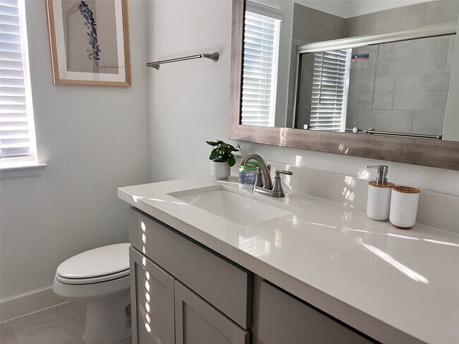 Building Photo - 176 Sweeping Valley Dr