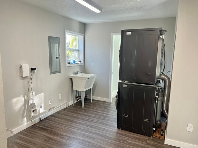 Building Photo - 215 SW 131st Ave