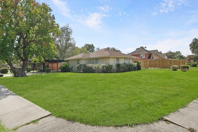 Building Photo - 5966 Doulton Dr