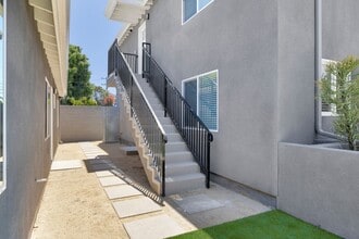 Building Photo - 1603 Vuelta Grande Ave