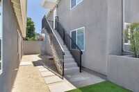 Building Photo - 1603 Vuelta Grande Ave