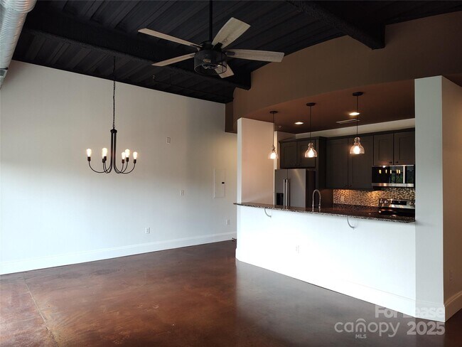 Building Photo - 2338 Yadkin Ave
