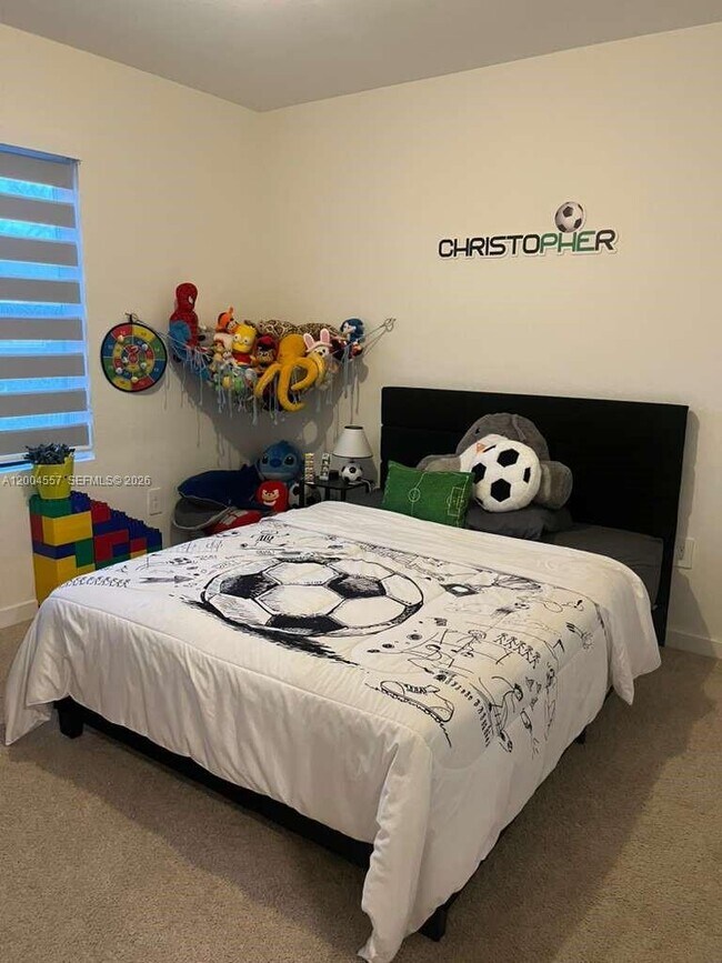 Building Photo - 1431 NE 3rd Ave