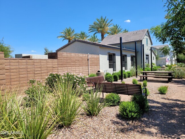 Building Photo - 2754 S Apache Dr