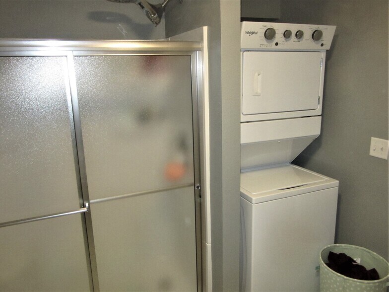 Building Photo - 108 W Columbia Ave